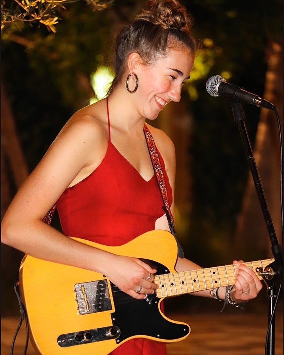 Teen singer with her guitar