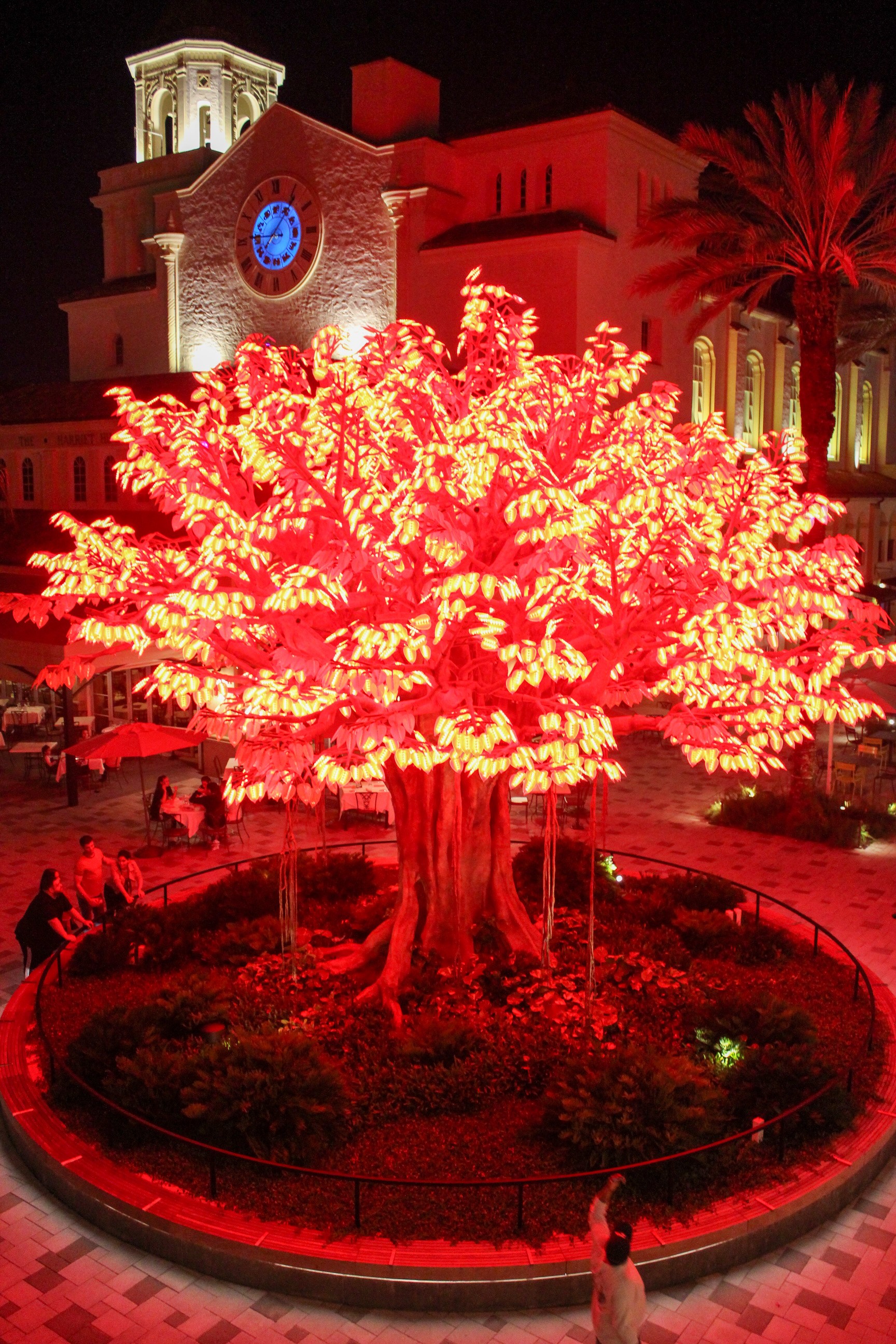 LED banyan tree in red