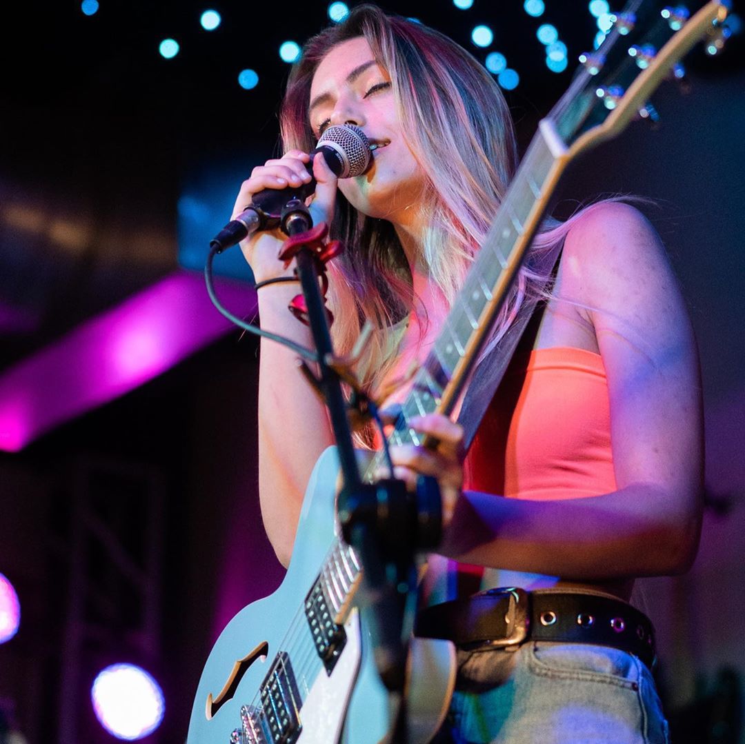Girl singing with guitar