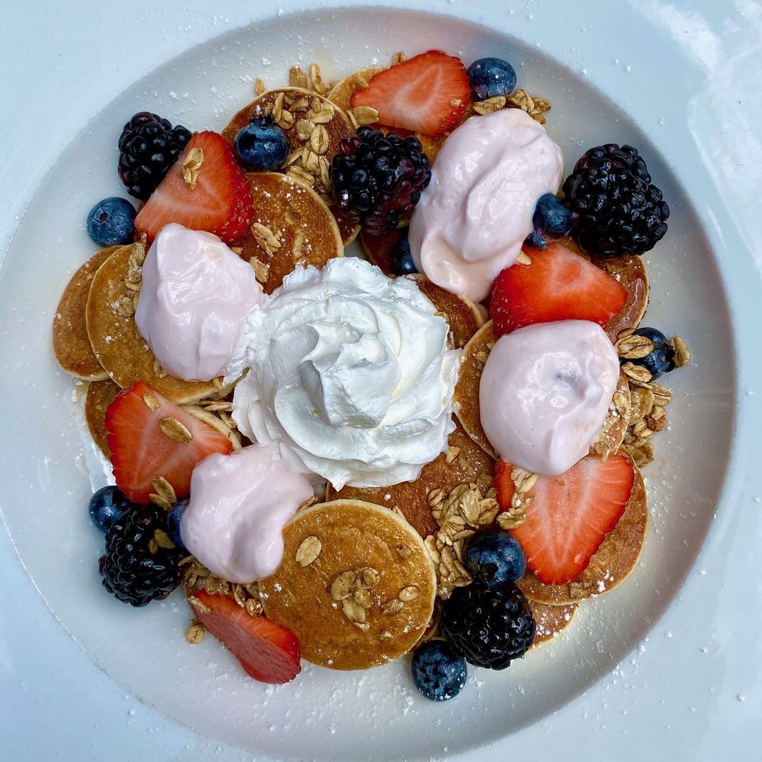 pancakes with strawberries and whipped cream