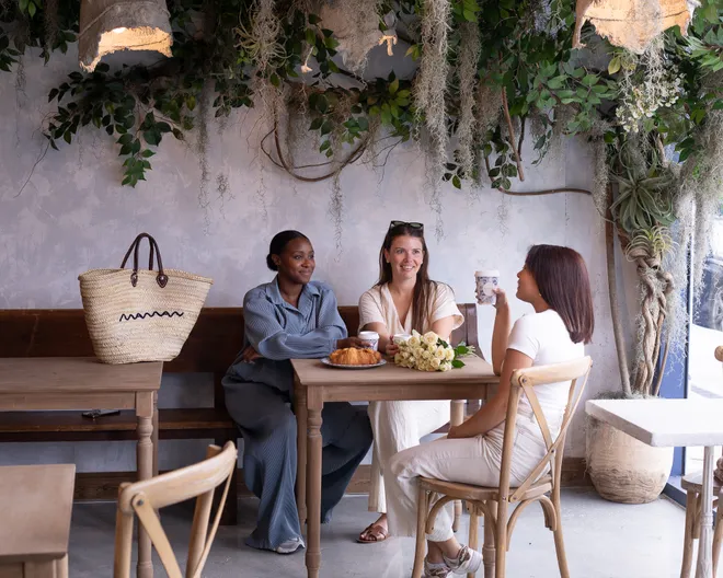Maman dining room 