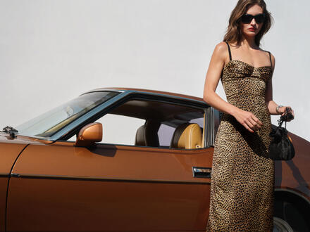Reformation_Girlindress_car