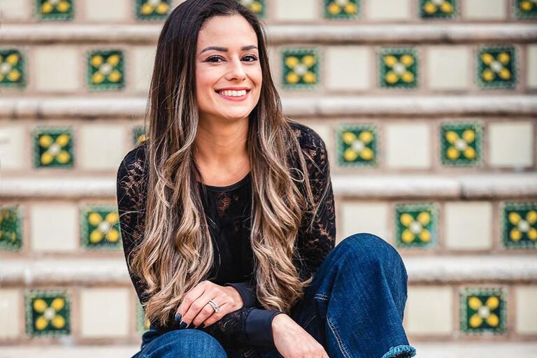 Woman sitting on the steps of the Harriet Himmel