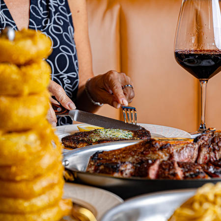 Steak and onion rings 